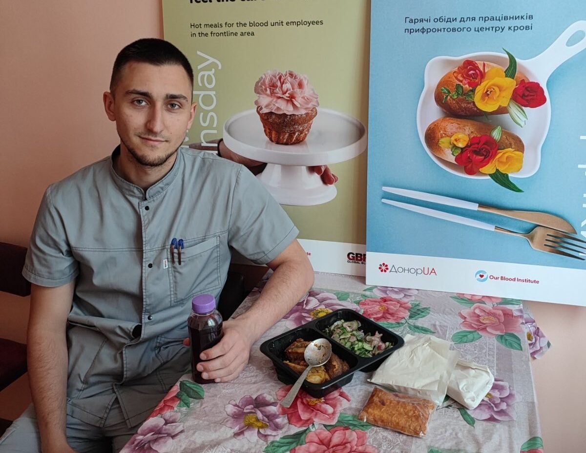 Ukrainian blood center worker enjoys hot meal provided by Global Blood Fund and DonorUA